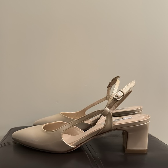 LK Bennett Patent Leather Pointed Toe Kitten Heel Slingbacks - Picture 4 of 13